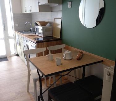 Guidel Apartment | Charmant logement Guidel Plage, vue mer, piscine chauffée, avec une chambre