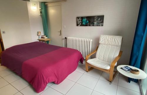 Bouguenais Apartment | Charmant studio calme avec terasse & parking privé