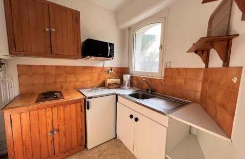 Cambo-les-Bains Apartment | Charmant T1 Bis à Cambo-les-Bains avec balcon, ascenseur et parking - FR-1-495-31