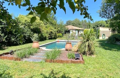Le Puy-Sainte-Reparade House | Charmante dépendance avec piscine en Provence