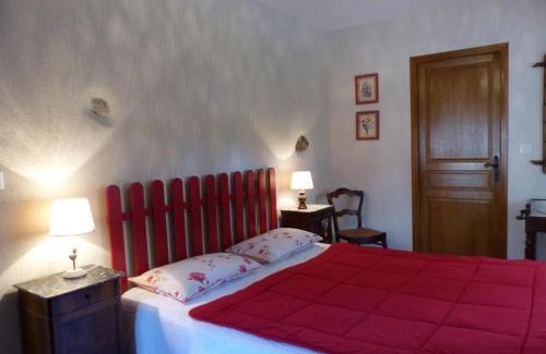 Deneuille-les-Mines House | Charmante Grange Rénovée avec Jardin et Wi-Fi - FR-1-489-408