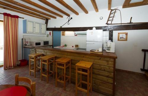 Chatel-Montagne House | Charmante Grange en Pierres, Jardin, Terrasse, Toutou Bienvenu - FR-1-489-47