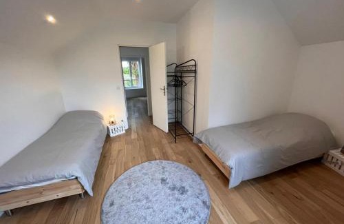 Mareil-sur-Mauldre House | Charmante maison rénovée près des châteaux, parking privé, BBQ, internet inclus - FR-1-527-95