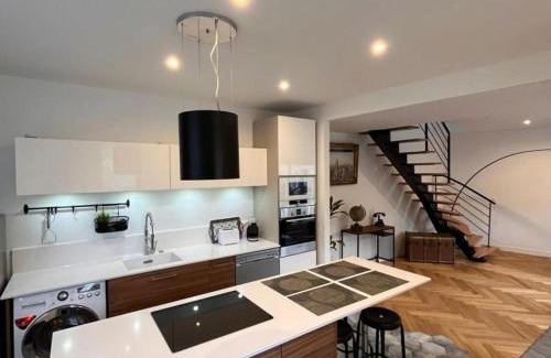 Mareil-sur-Mauldre House | Charmante maison rénovée près des châteaux, parking privé, BBQ, internet inclus - FR-1-527-95