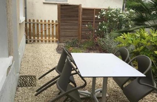 Angouleme House | Charmante maison à Angoulême, cour privée, proche parc et bus, accueil bébé, Wifi, animaux acceptés - FR-1-653-230