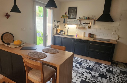 Parame House | Charmante Maison et son Jardin Dans Quartier Très Calme