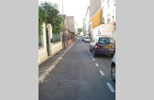 Les Puces de Saint-Ouen Apartment | Charmante maisonnette aux portes de paris