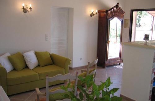 Entrecasteaux House | Charmante Petite Maison & Terrasse Plein SUD au Calme !