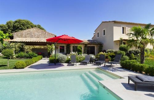 Eygalieres House | Charmante Villa à Eygalière avec Piscine, Jardin Arboré et Climatisation - FR-1-599-19