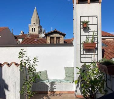 Muggia House | Charmantes Altstadthaus mit Dachterrasse