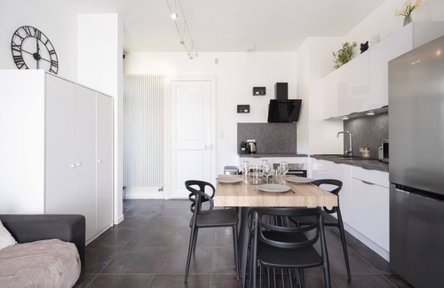 Poincare - Foch - Anatole France - Croix de Bourgogne Apartment | Charme Poincaré