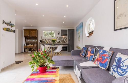 Saint-Jean-de-la-Riviere Cottage | Charming House in Saint-Jean-de-la-Rivière with Private Garden