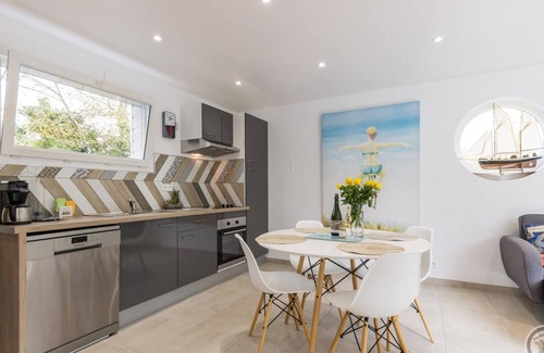 Saint-Jean-de-la-Riviere Cottage | Charming House in Saint-Jean-de-la-Rivière with Private Garden