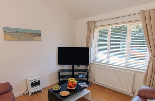 St. Keverne Cottage | CHARMILIE, pet friendly, with a garden in St Keverne