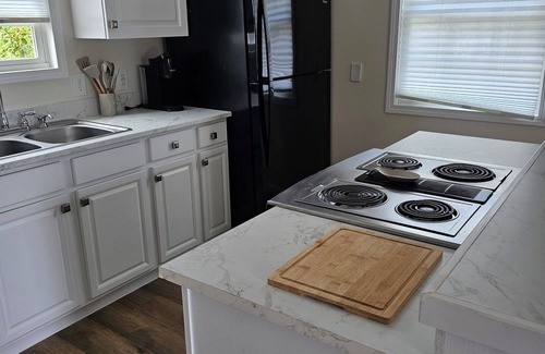 Morehead City Apartment | Charming 1-bedroom apt with AC, WiFi in quiet area near big rock landing in MHC