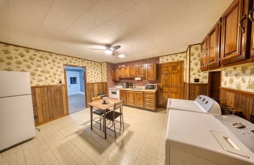 Carbondale Apartment | Charming 1-bedroom apartment in welcoming Carbondale with AC
