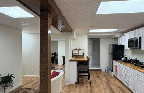 Greenfield Apartment | Charming 1-bedroom apartment with WiFi and AC in elite area of Greenfield, MA