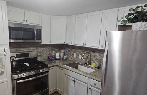 West End Apartment | Charming 1-bedroom apartment in delightful Tacoma with WiFi