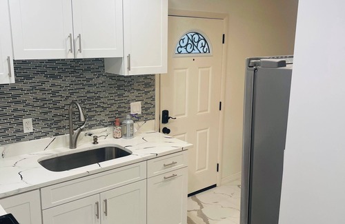Bearss Plaza Apartment | Charming 1-bedroom apartment in Tampa with AC, WiFi. Near USF & Moffit Hospital.