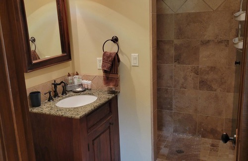 Bernalillo Cottage | Charming 1-bedroom Casita in lovely Bernalillo, just 15 minutes to Albuquerque.