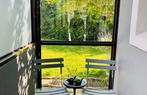 Flamingo Vlei Cottage | Charming 1-bedroom cottage in fantastic Cape Town with AC, WiFi