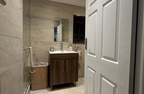 Flamingo Vlei Cottage | Charming 1-bedroom cottage in fantastic Cape Town with AC, WiFi