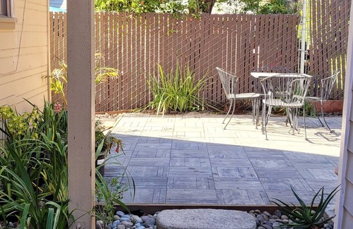 Grand Lake Cottage | Charming 1-bedroom cottage with AC near Piedmont and Lake Merritt. Pet friendly!