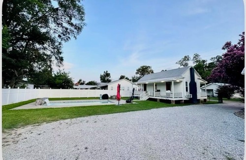 Marksville Cottage | Charming 1-bedroom historical cottage in serene Marksville with AC and pool.