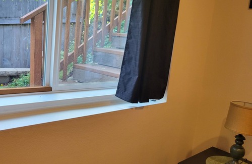 Southgate House | Charming 1-bedroom house in brilliant Milwaukie with AC