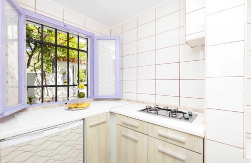 Cove Murtar Apartment | Charming 1-Bedroom Retreat, Made for Two