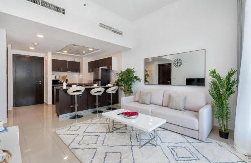 Dubai Marina Apartment | Charming 1 Bedroom Marina View