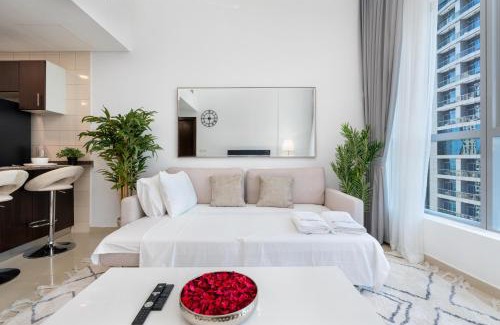 Dubai Marina Apartment | Charming 1 Bedroom Marina View