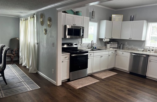 Wadley Condo | Charming 1-bedroom Suite in adorable Wadley with AC. Suite A