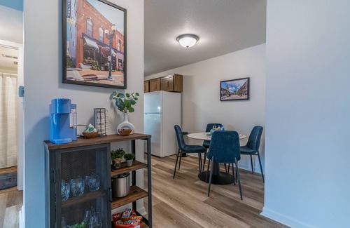 Cedar Falls Apartment | Charming 1-bedroom apartment in historic downtown Cedar Falls with AC.