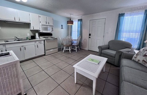 Gulf Shores Cottage | Charming 1-bedroom cottage with WiFi and AC in Gulf Shores