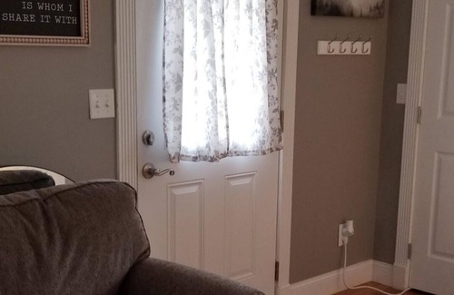 McMinnville Apartment | Charming 1-bedroom apartment with WiFi and AC in peaceful McMinnville.