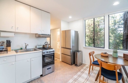 Mill Valley House | Charming 1 bedroom Treehouse Retreat in Redwoods