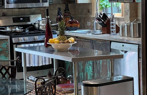 New Rochelle Apartment | Charming 1-bedroom apartment - 38 Mins to NYC/Parking on site