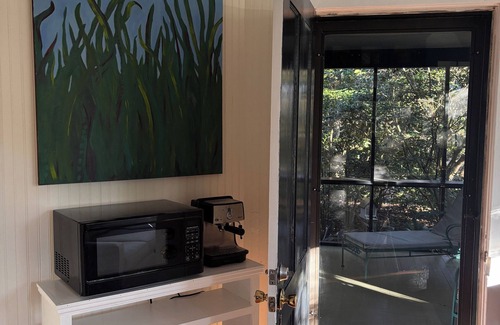 Summerville Historic District Cottage | Charming 1-bedroom Summerville cottage in town