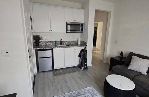 Hemet Villa | Charming 1-bedroom villa in Hemet with AC attached to main home casita.