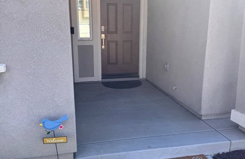 Hemet Villa | Charming 1-bedroom villa in Hemet with AC attached to main home casita.