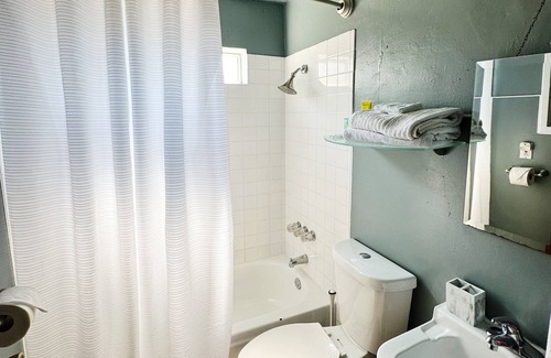 El Cerrito House | ✨ Charming 1-BR Home ✨ Sleeps 4 🛏️ in ♥️ of El Cerrito Minutes from Dining 🍽️