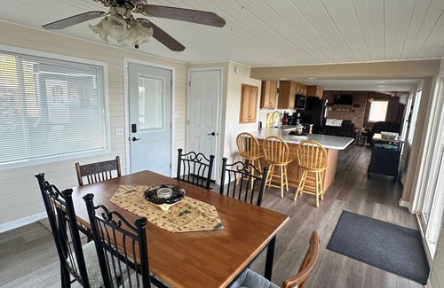 Holcombe House | Charming 1-level, 2-Bedroom Lakeside Retreat on Lake Holcombe