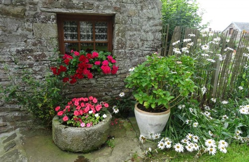 Cerisy-la-Salle Cottage | Charming 17th-century house with fireplace, WiFi, and pets allowed