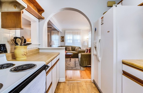 Historic District House | Charming 1900s Lewes Retreat – Walk to Shops, Dining & Beach!