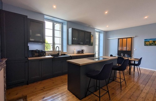 Gondeville Cottage | Charming 19th-century house in Jarnac with 3 bedrooms, private courtyard & parking