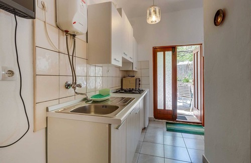 Veli Losinj Apartment | Charming 1BR Apartment for Two with Pet-Friendly Touch