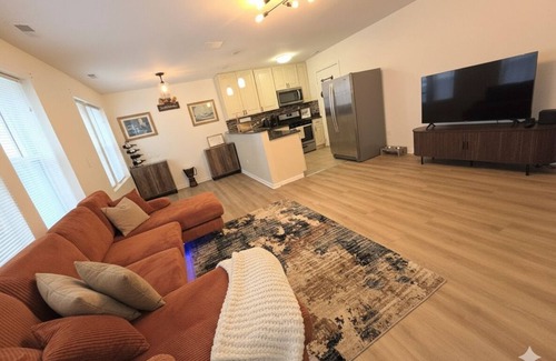 Albany Park Apartment | Charming 1BR, Chicago Northside in fabulous Chicago with AC.