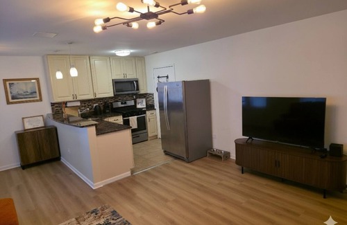 Albany Park Apartment | Charming 1BR, Chicago Northside in fabulous Chicago with AC.