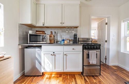 West Woodland Cottage | Charming 1BR Cottage in Ballard